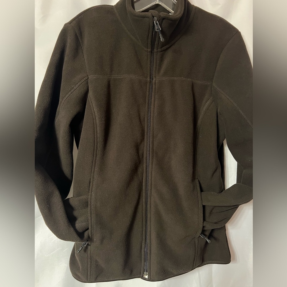 Wind River chocolate brown woman’s full zip fleece. Cozy and warm. EUC. Size M